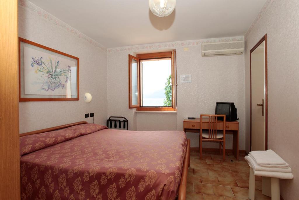 Hotel Fraderiana Torri Del Benaco Phòng bức ảnh