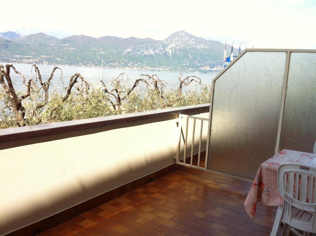 Hotel Fraderiana Torri Del Benaco Phòng bức ảnh