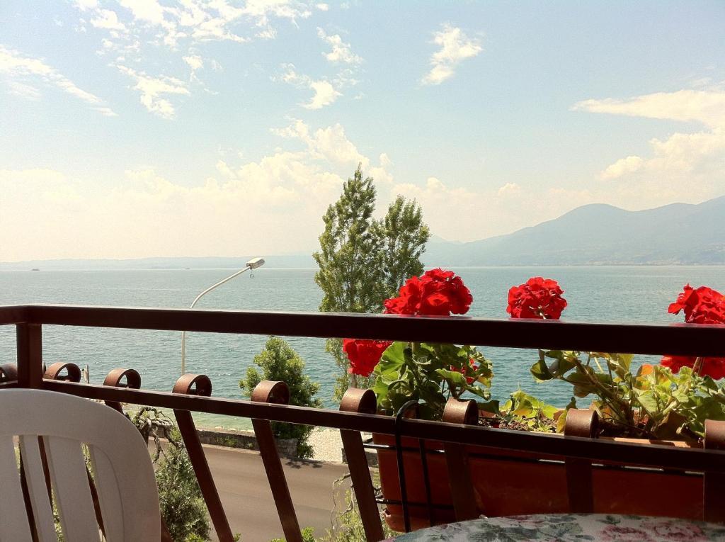Hotel Fraderiana Torri Del Benaco Phòng bức ảnh