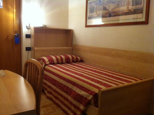 Hotel Fraderiana Torri Del Benaco Phòng bức ảnh