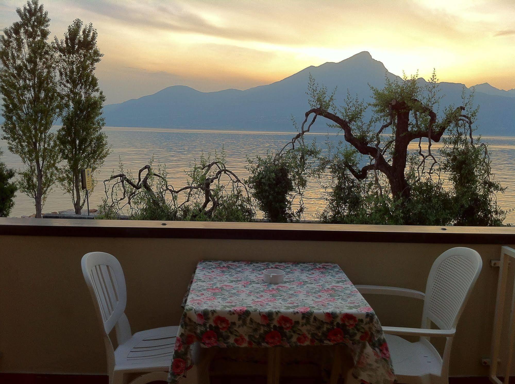 Hotel Fraderiana Torri Del Benaco Ngoại thất bức ảnh